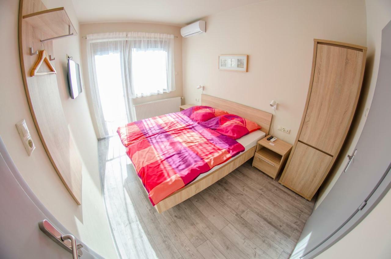 Bed and Breakfast Kolibri Panzio Baja Exterior foto