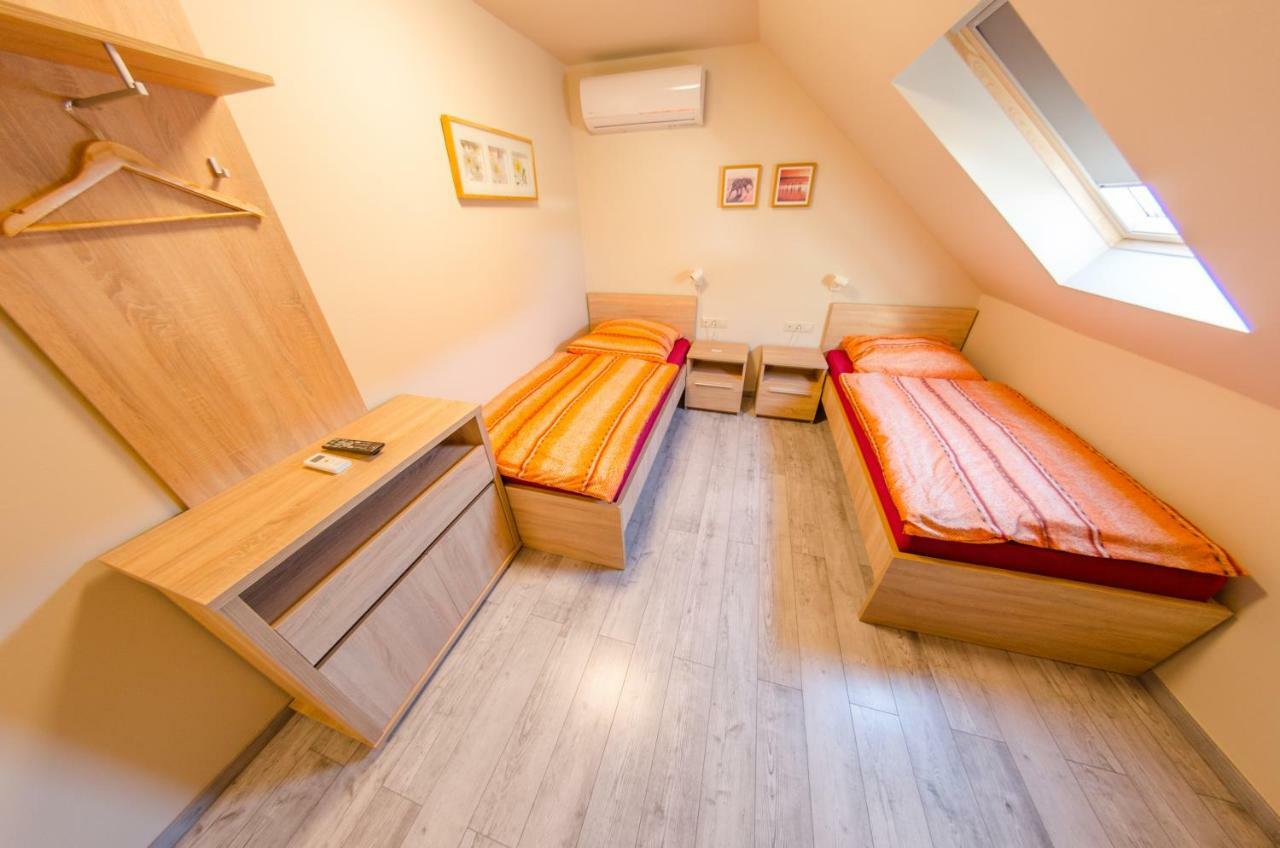 Bed and Breakfast Kolibri Panzio Baja Exterior foto